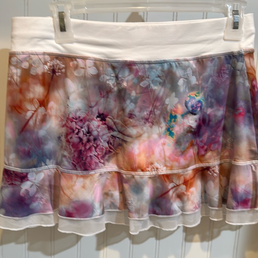 Beautiful Sofibella tennis skirt! Medium. Like new.